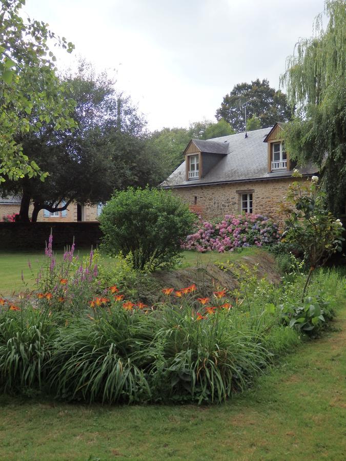 Bed and Breakfast Le Moulin D'Hys La Cropte Екстер'єр фото